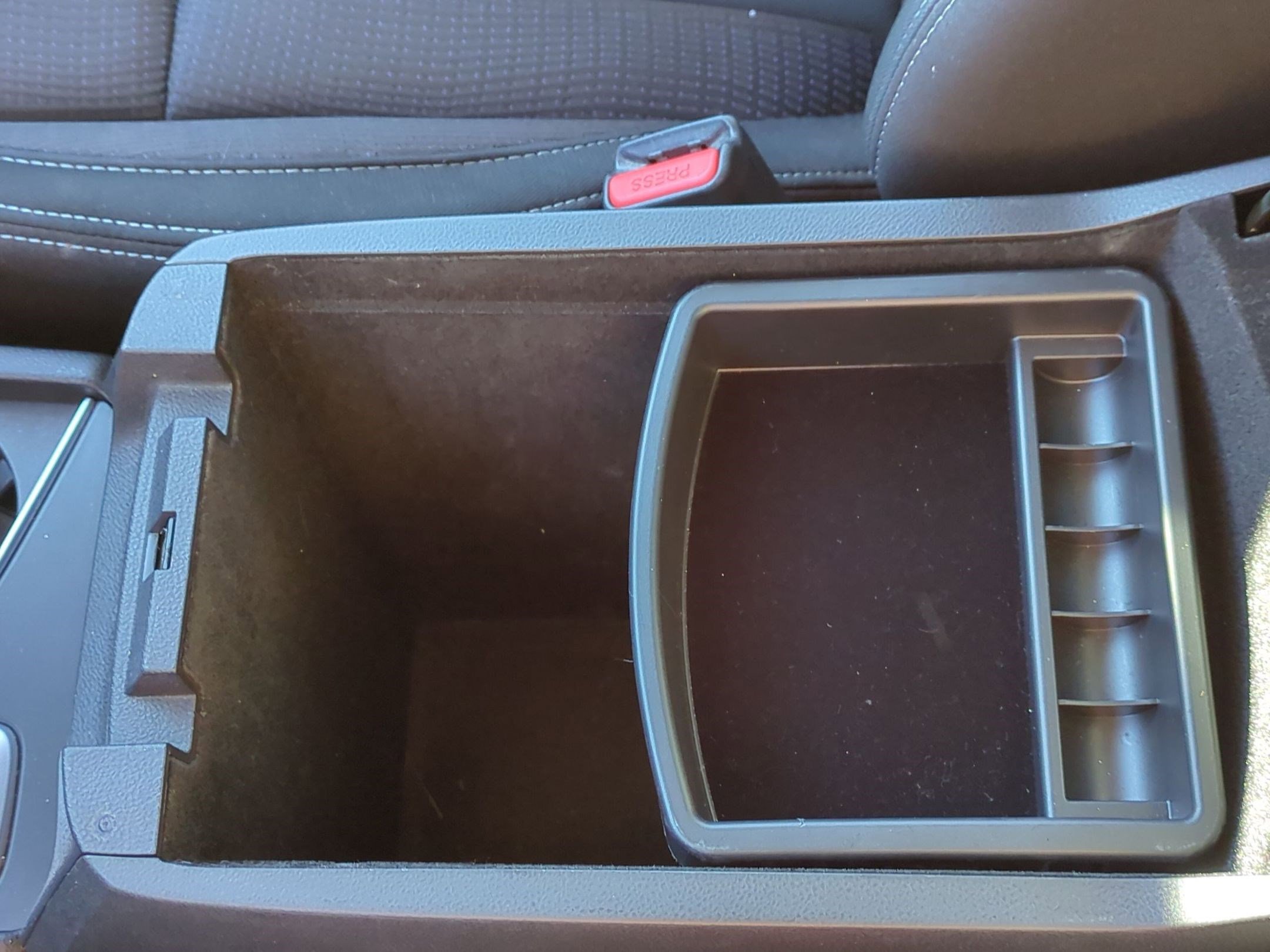 Used 2024 Subaru Ascent Premium w/ Convenience Package image 14