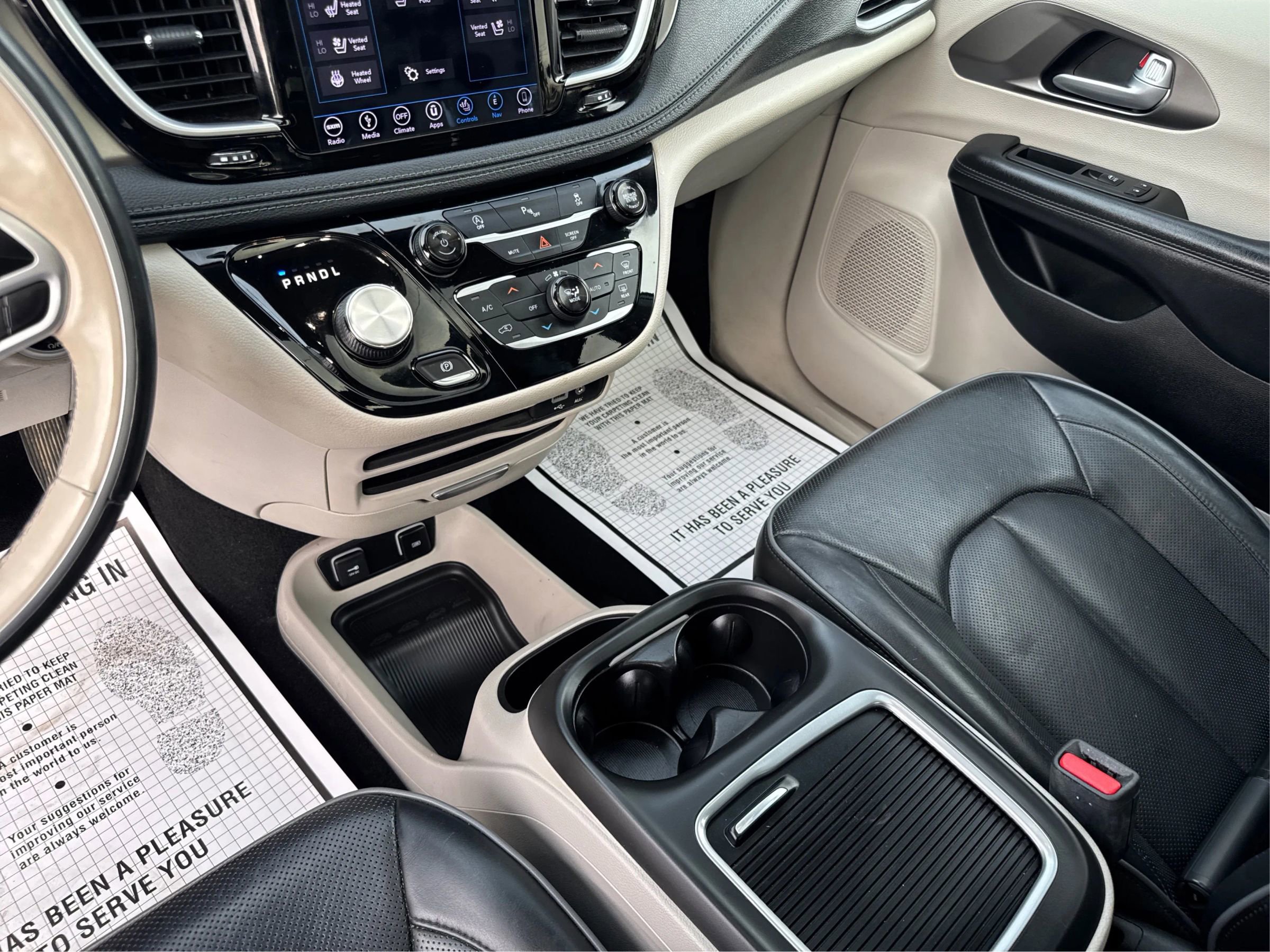 Used 2018 Chrysler Pacifica Limited FWD image 19