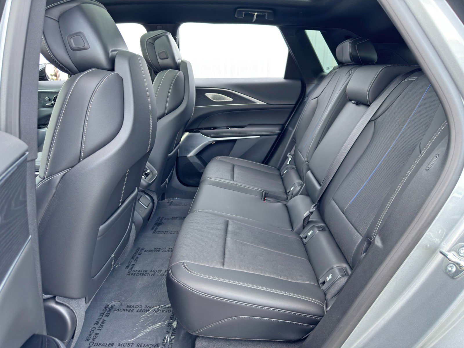 Used 2025 Cadillac Lyriq Luxury image 40