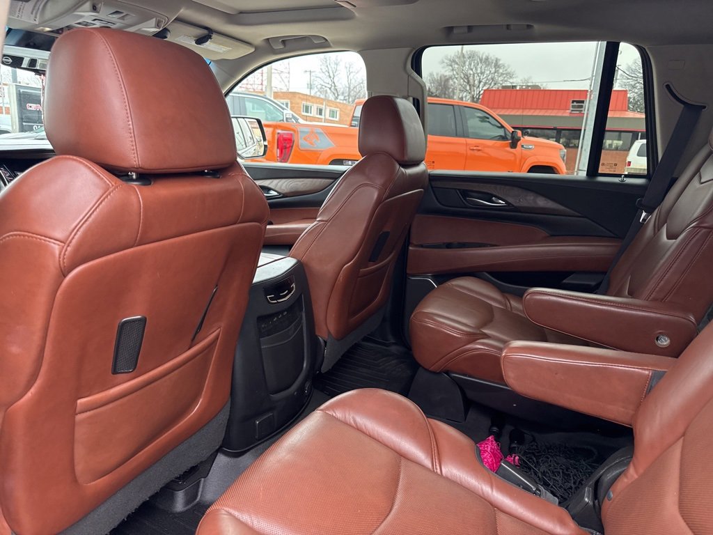 Used 2017 Cadillac Escalade Luxury image 4