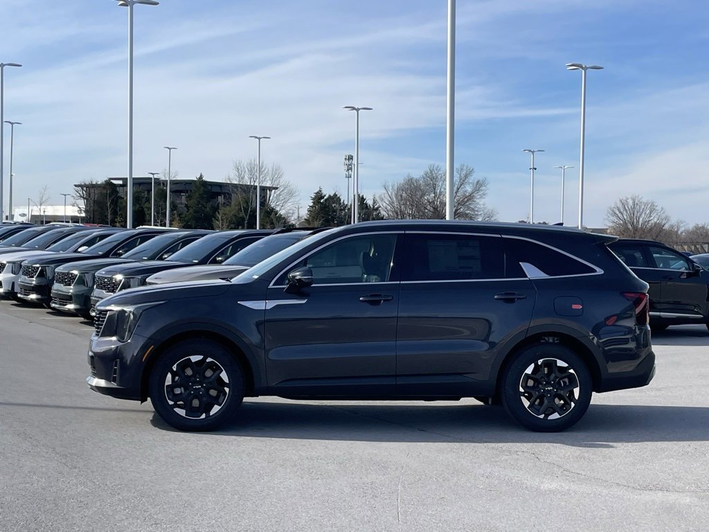 New 2026 Kia Sorento S w/ S Panoramic Sunroof Package image 4