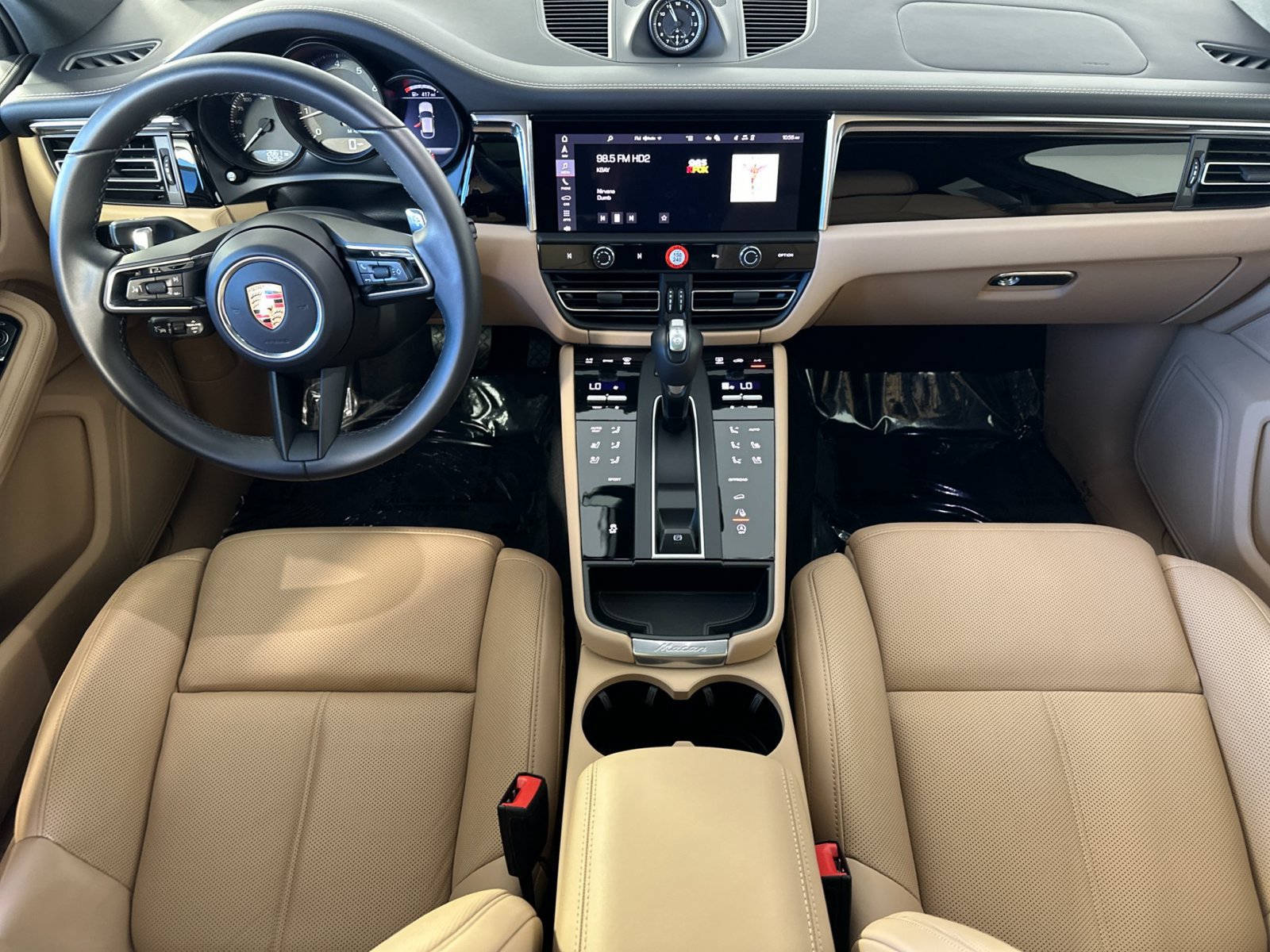 Certified 2026 Porsche Macan AWD/4WD image 6