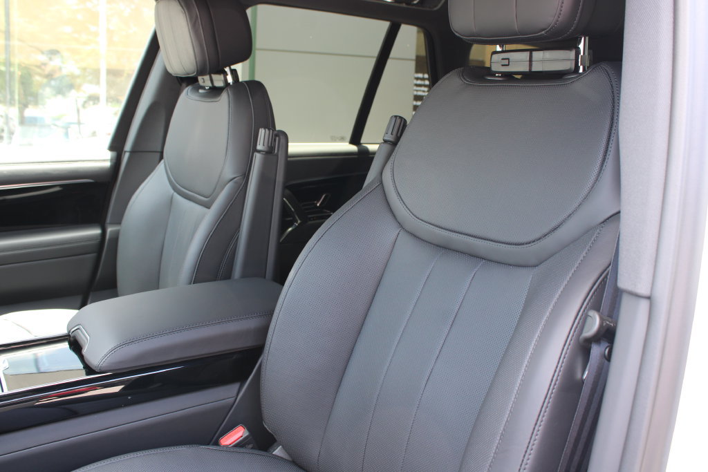New 2026 Land Rover Range Rover SE AWD/4WD image 9
