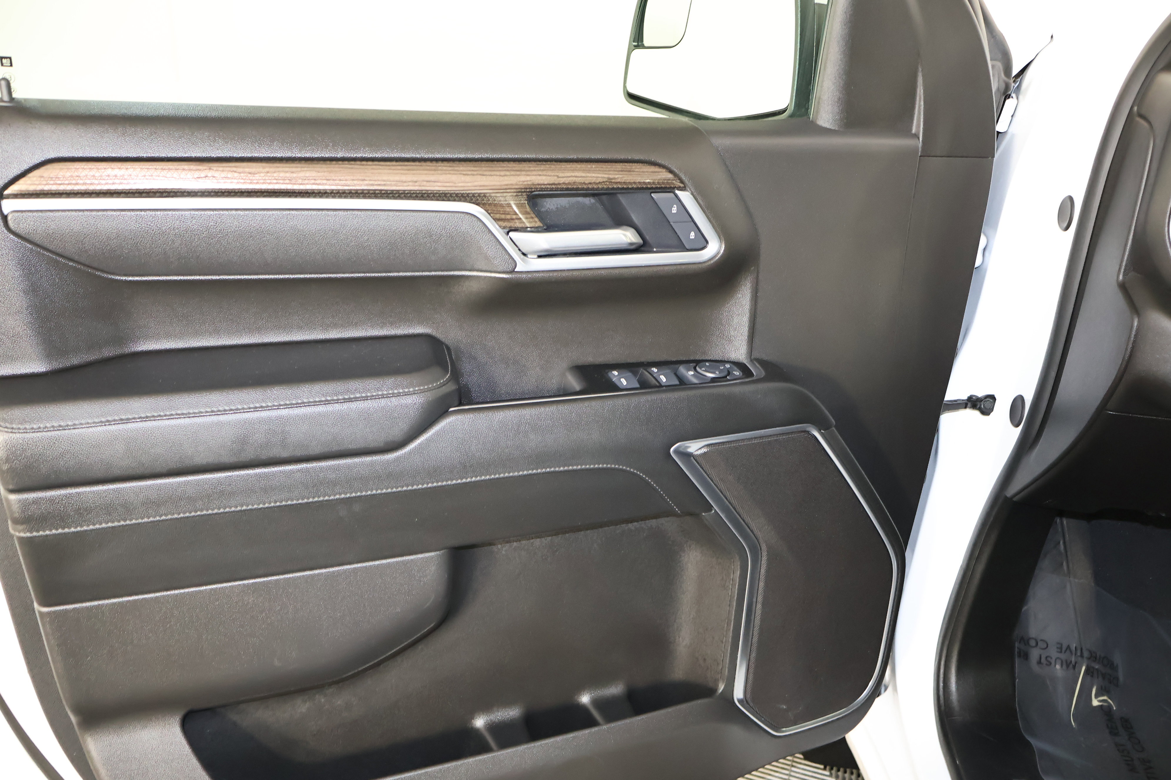 Used 2025 Chevrolet Silverado 1500 LT image 36