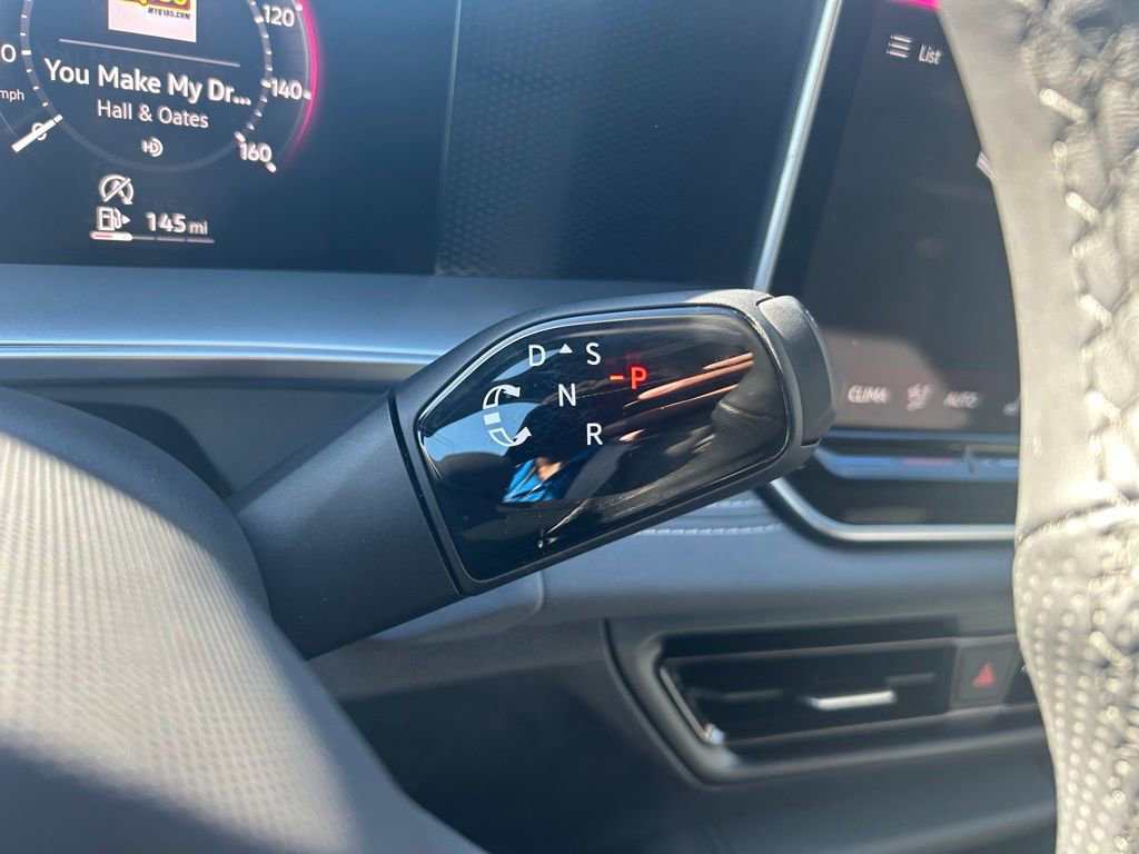 Certified 2025 Volkswagen Tiguan SE R-Line image 22