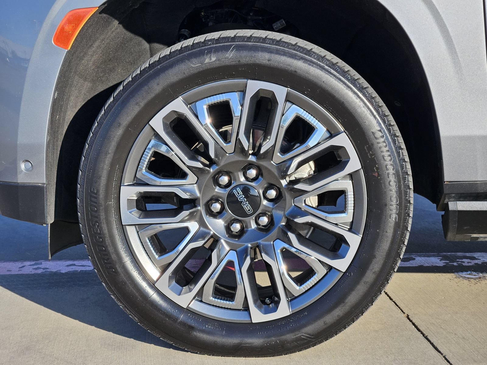 Used 2024 GMC Yukon Denali Ultimate AWD/4WD image 13