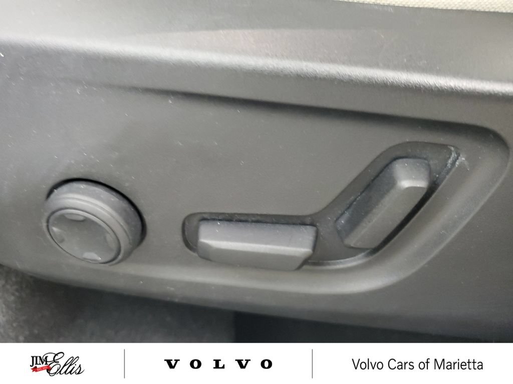 Used 2021 Volvo XC40 T5 Momentum w/ Climate Package AWD/4WD image 18