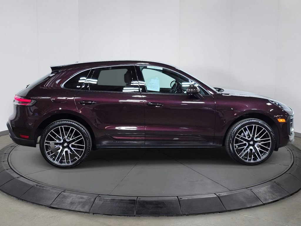 Certified 2025 Porsche Macan image 8
