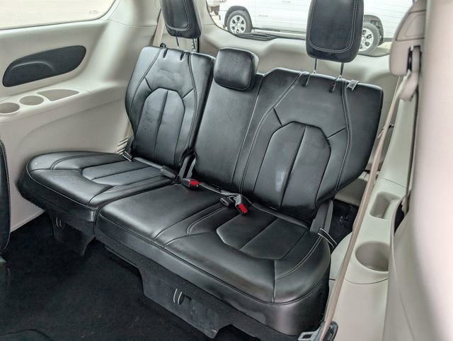 Used 2024 Chrysler Pacifica Touring-L image 19