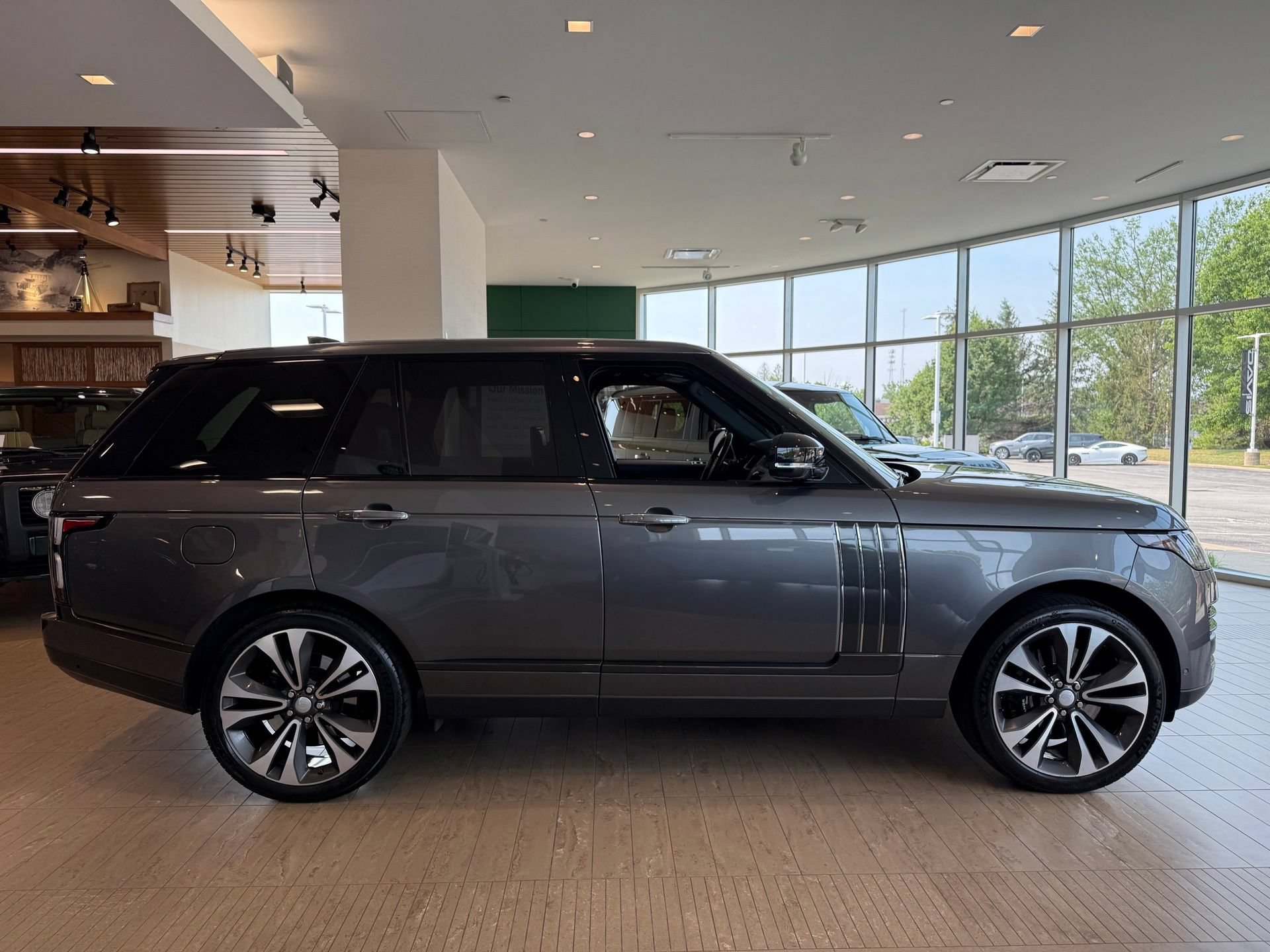 Used 2018 Land Rover Range Rover SV Autobiography Dynamic AWD/4WD image 12