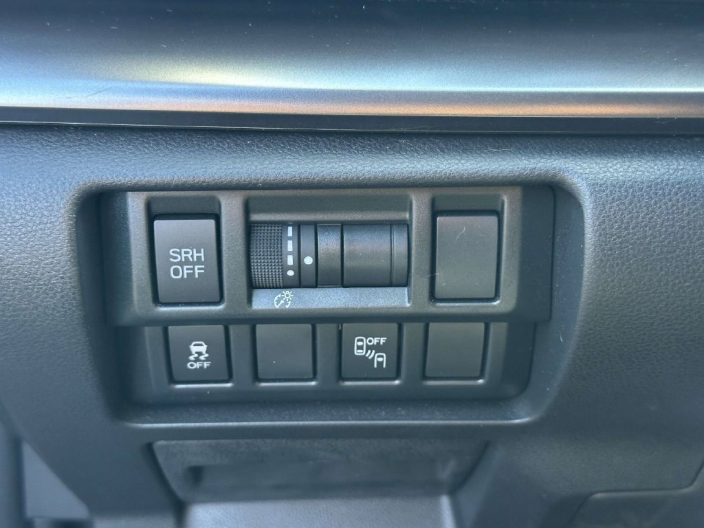 Used 2019 Subaru Crosstrek 2.0i Limited w/ Moonroof Package w/Navigation AWD/4WD image 32