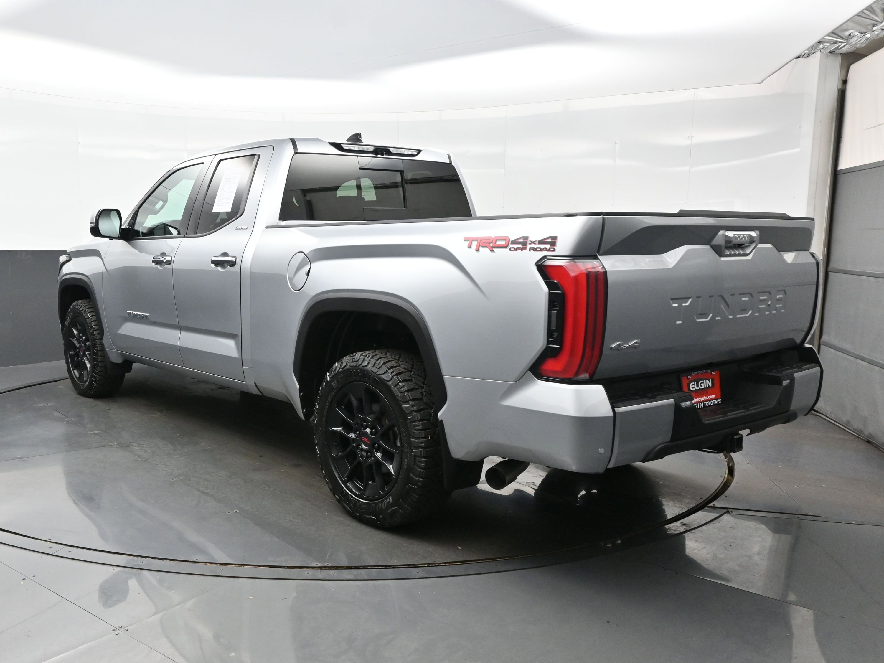 Used 2022 Toyota Tundra Limited w/ TRD Off-Road Package AWD/4WD image 4