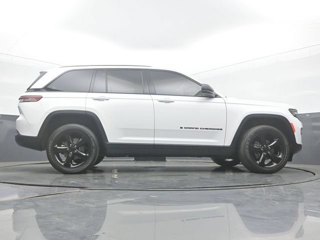 Used 2023 Jeep Grand Cherokee Altitude AWD/4WD image 50