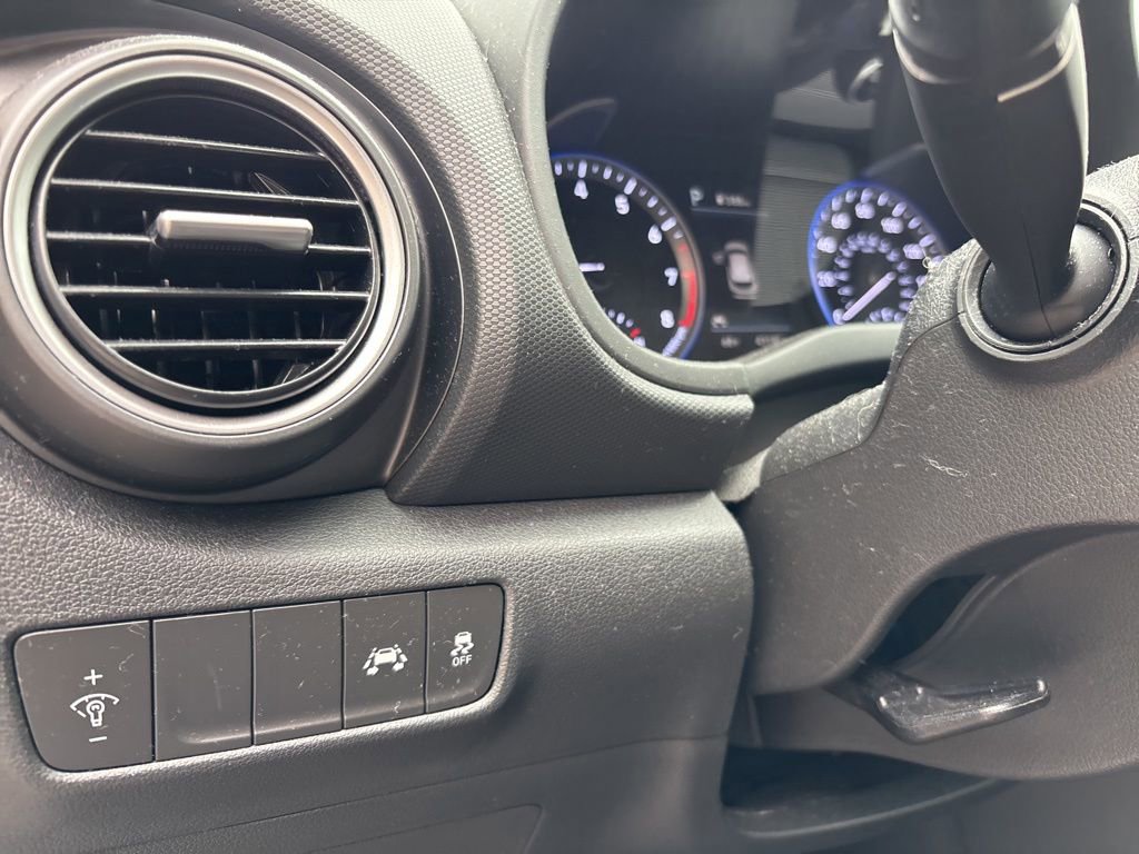 Used 2021 Hyundai Kona SE w/ Winter Weather Package image 7