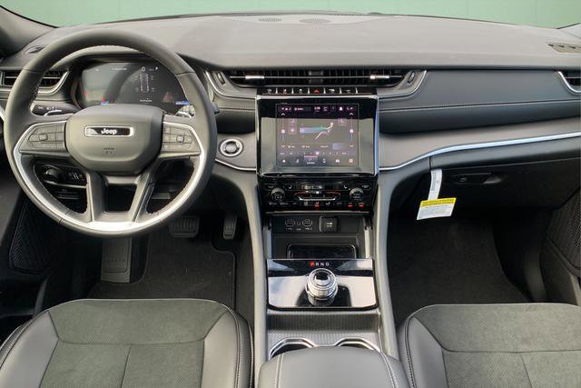 New 2025 Jeep Grand Cherokee Altitude image 24