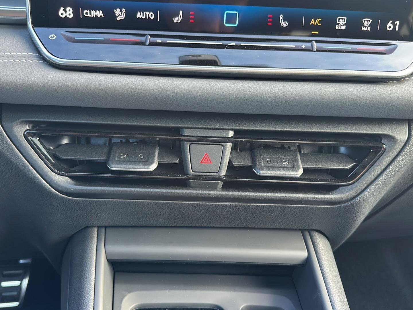 New 2026 Volkswagen Tiguan SE R-Line AWD/4WD image 31
