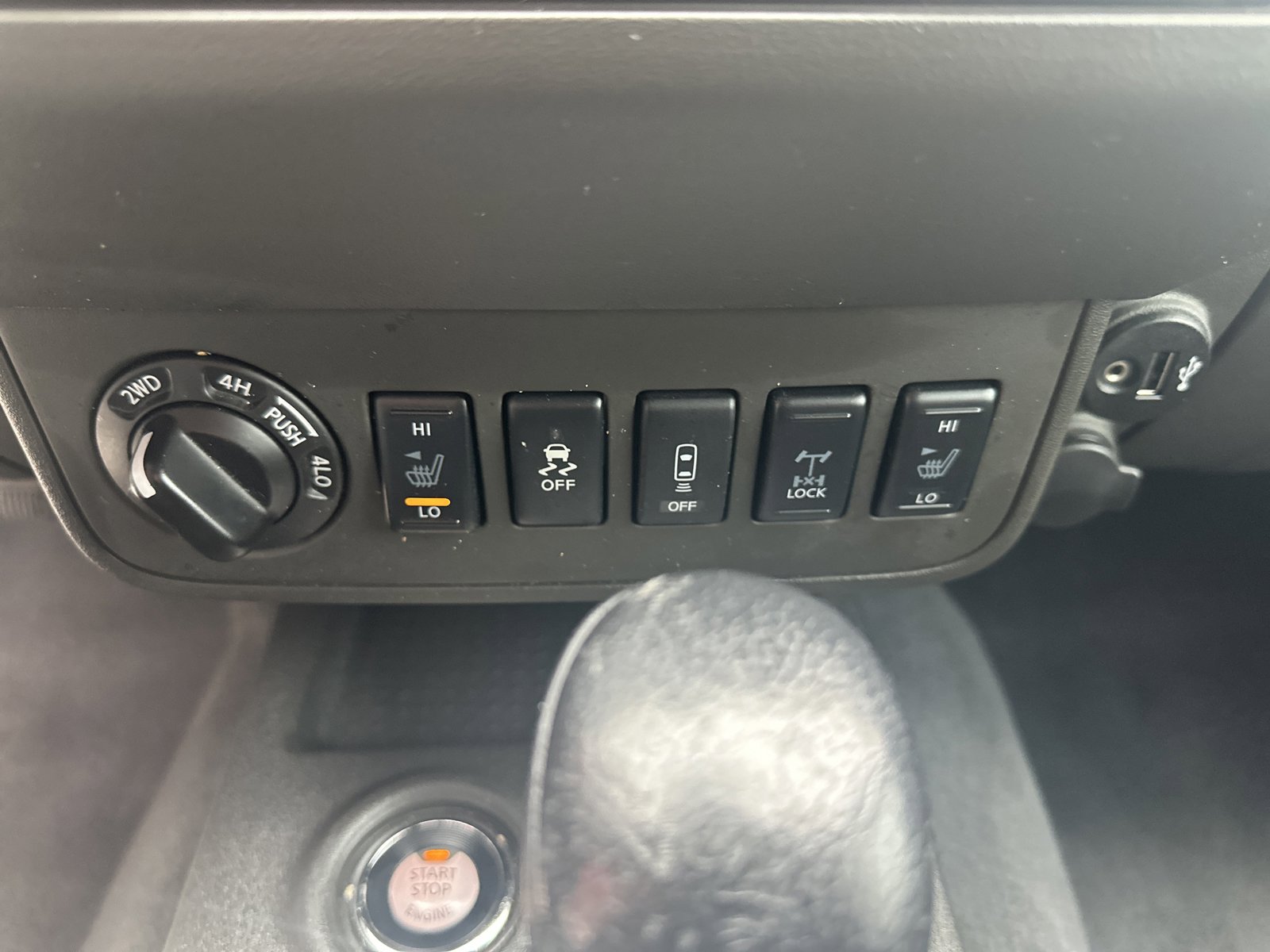 Used 2020 Nissan Frontier PRO-4X w/ Pro-4x Utility Package AWD/4WD image 15
