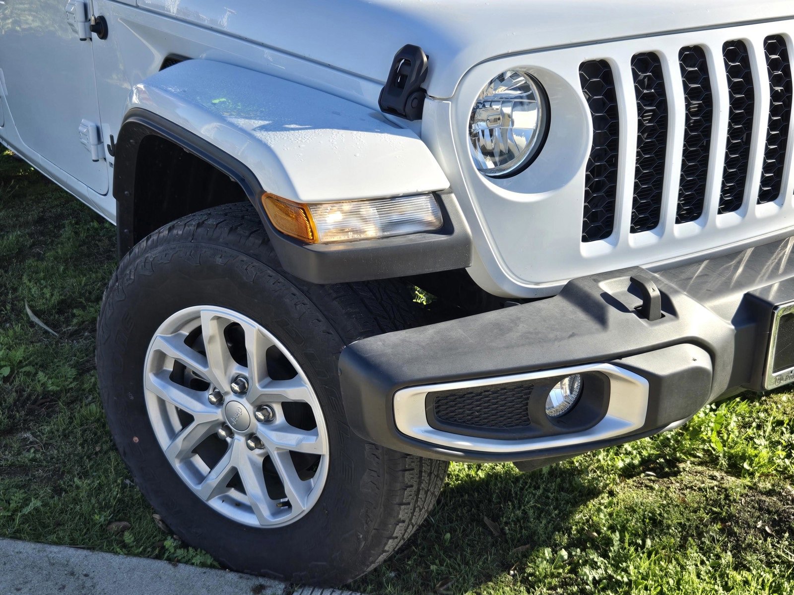 Used 2023 Jeep Gladiator Sport image 9
