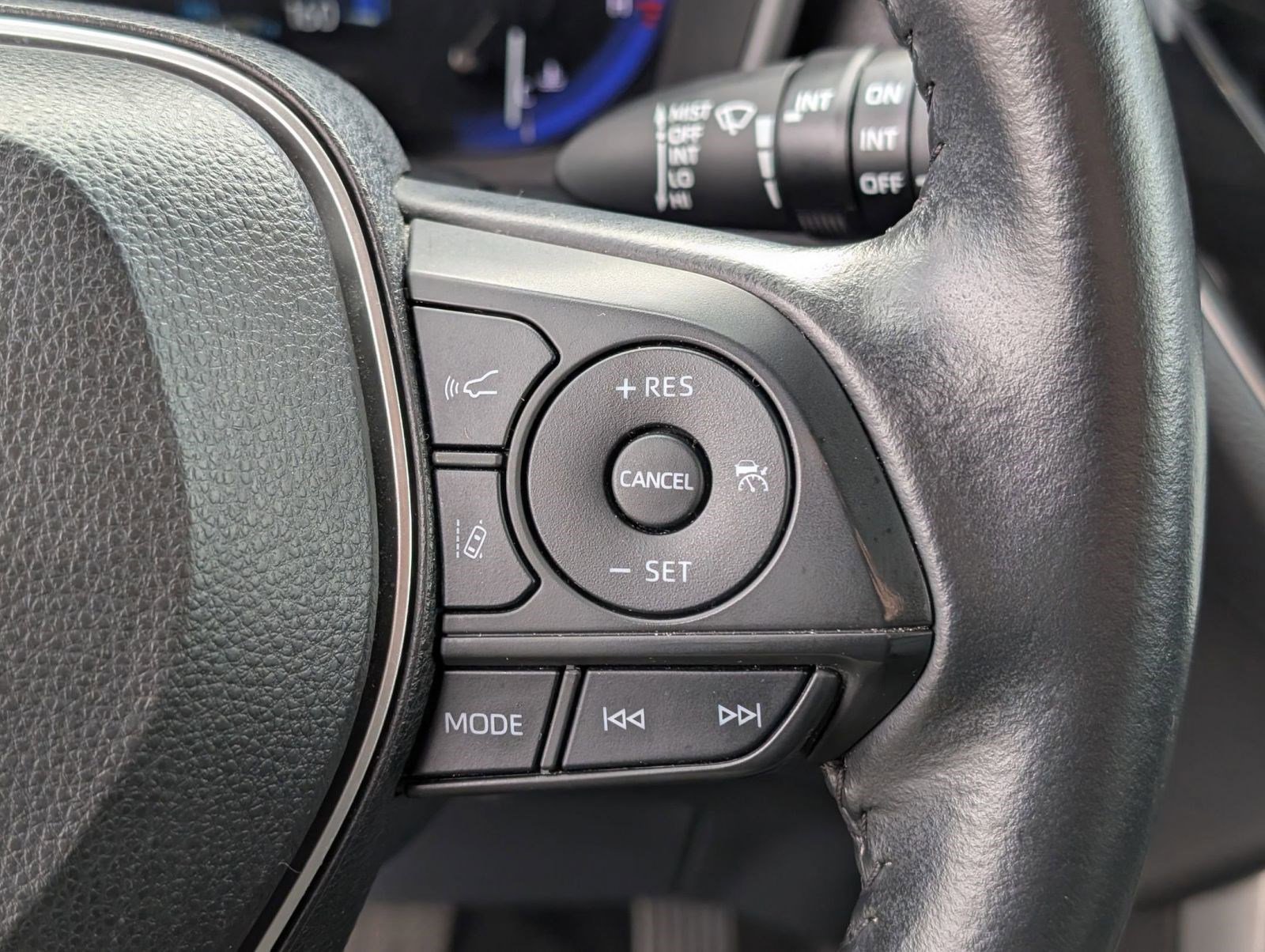 Used 2022 Toyota Corolla Cross XLE image 21