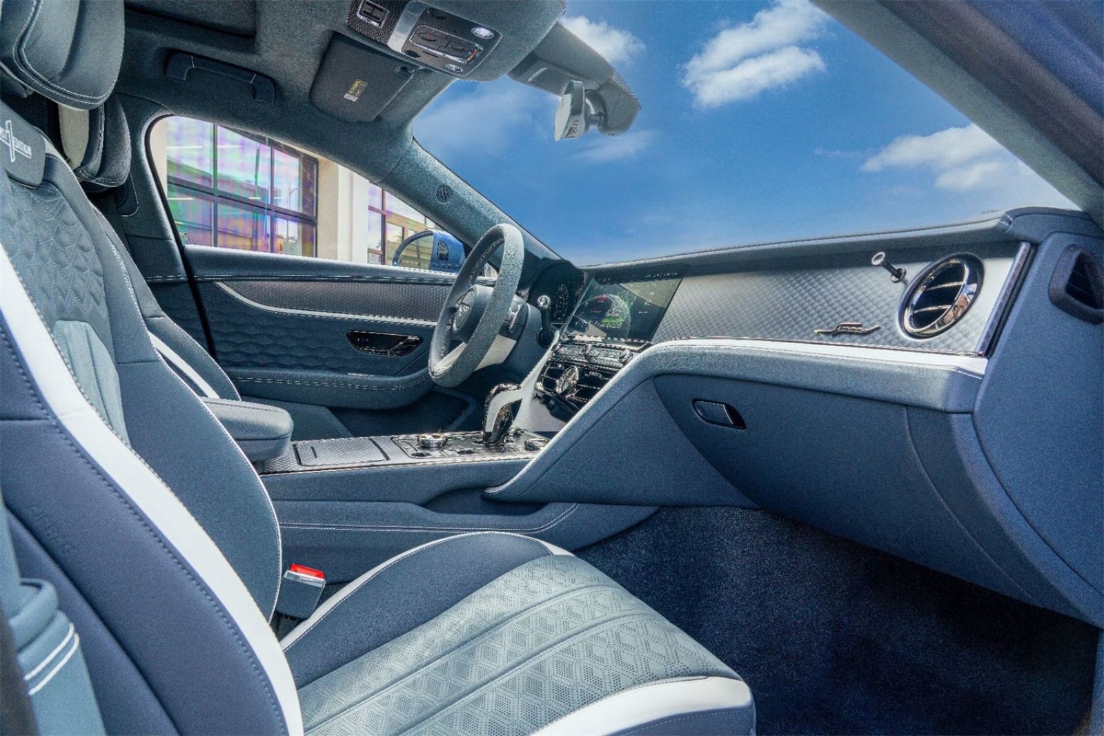 Used 2025 Bentley Flying Spur Plug-In Hybrid image 10