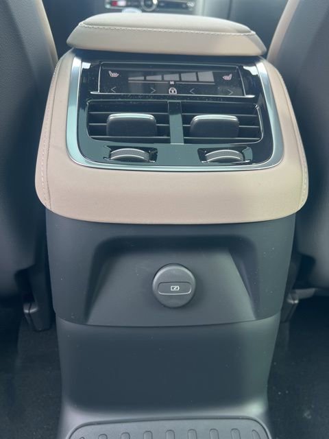 New 2026 Volvo XC90 T8 Plus w/ Protection Package Premier image 26