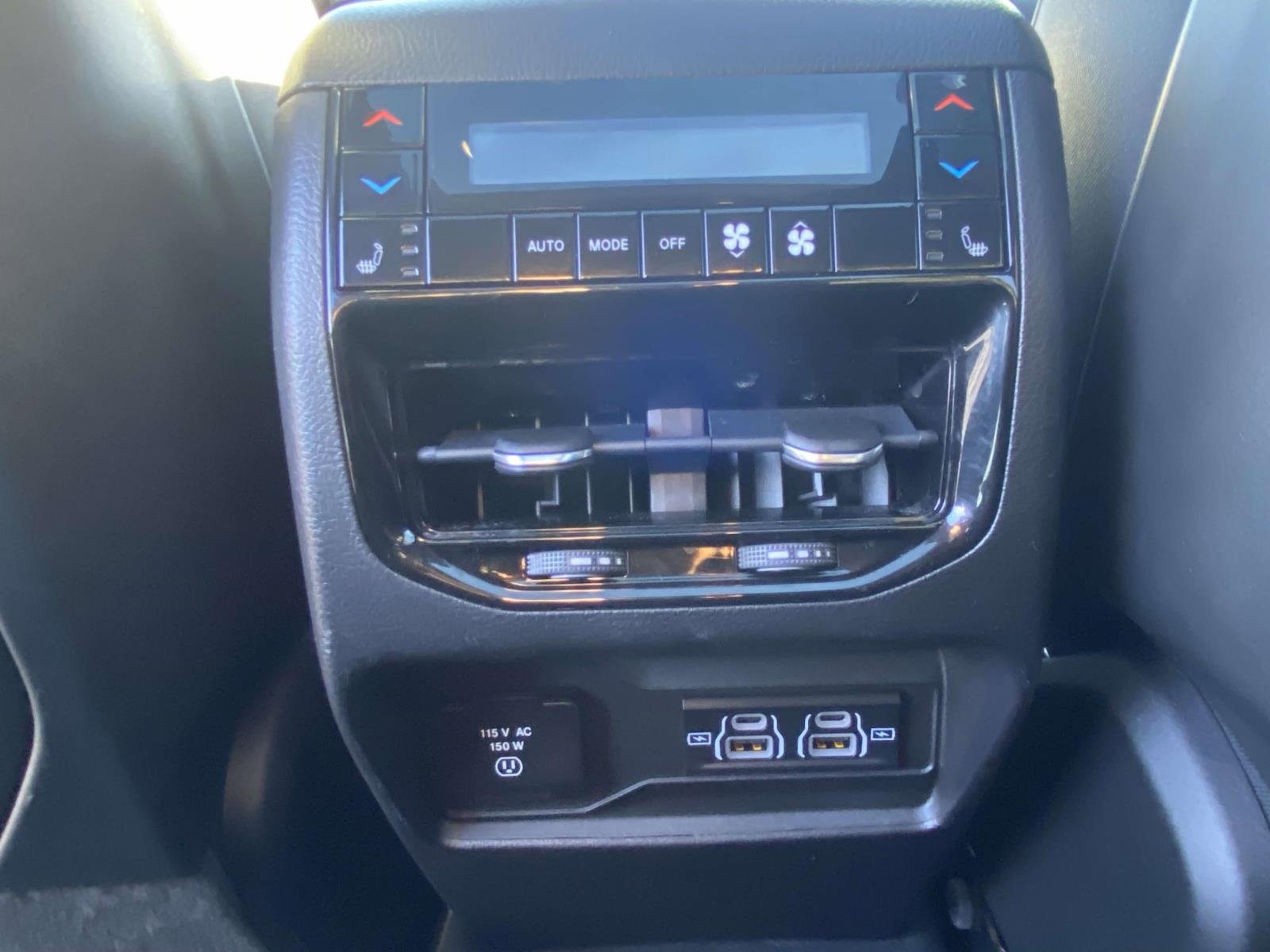 Used 2022 Jeep Grand Cherokee Overland w/ Luxury Tech Group IV image 12