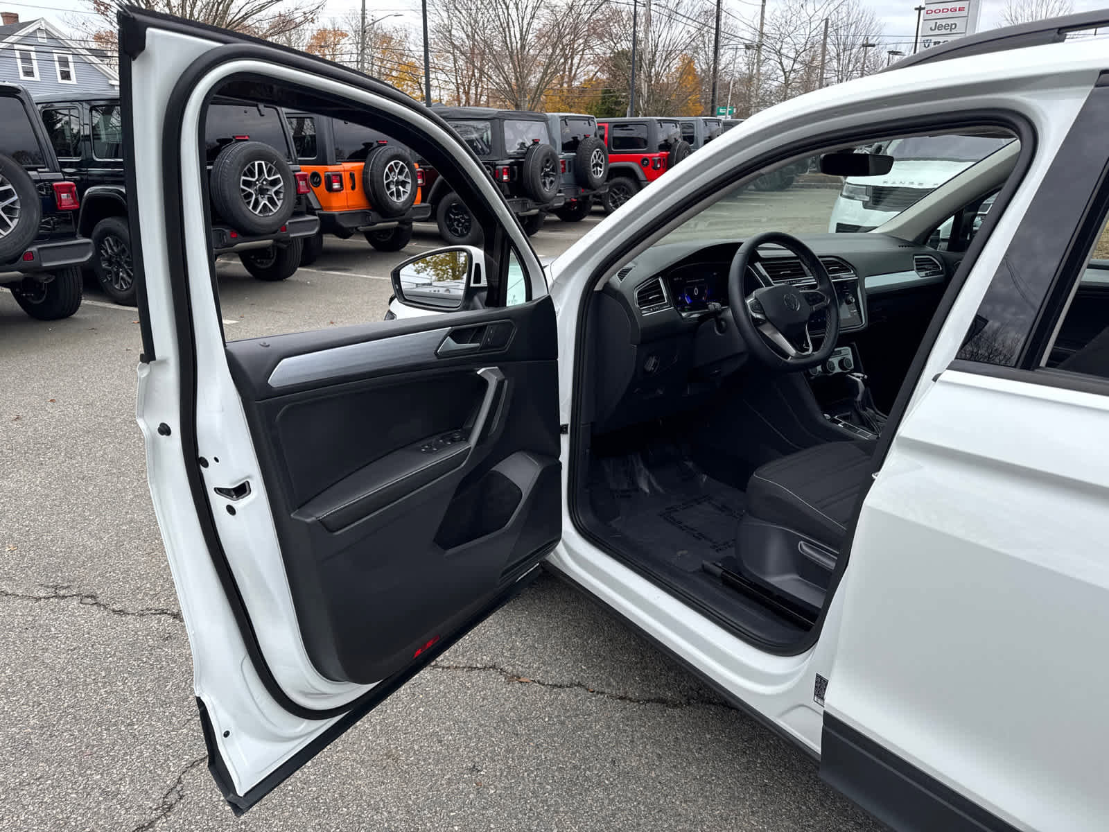 Used 2024 Volkswagen Tiguan S image 11