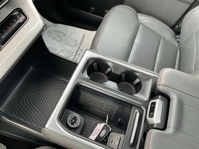 Used 2025 Ford Expedition Active image 20