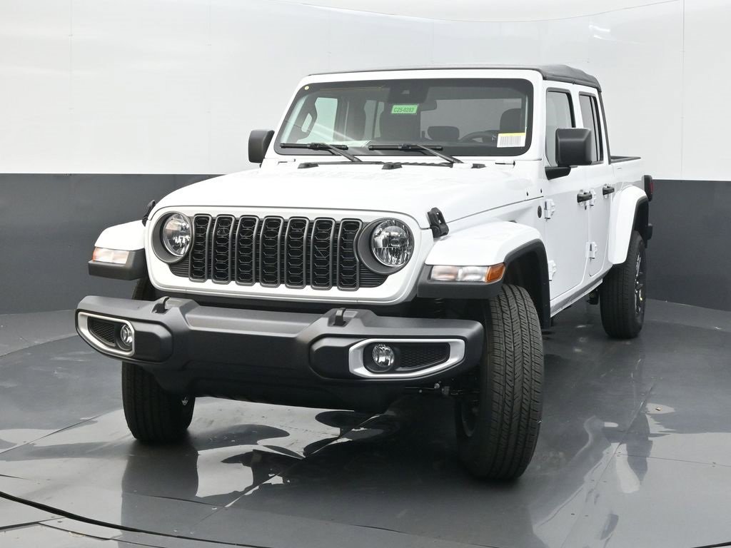 New 2025 Jeep Gladiator Sport image 3