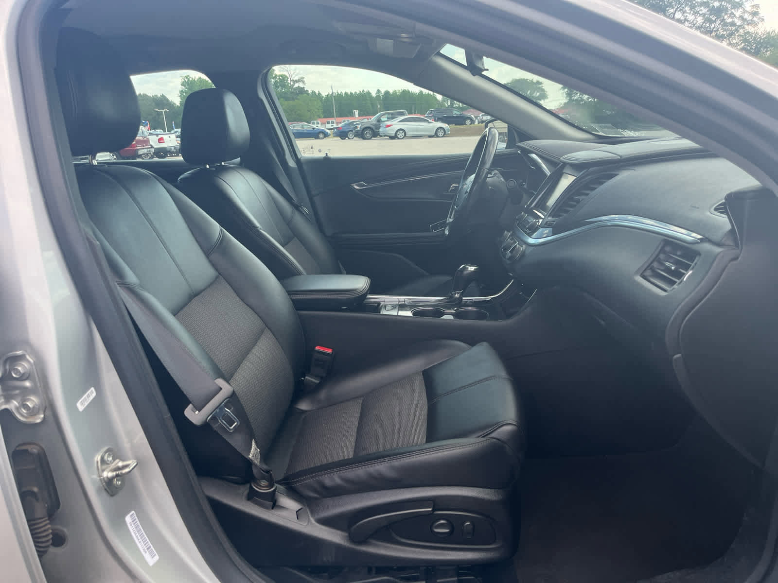 Used 2019 Chevrolet Impala LT FWD image 17