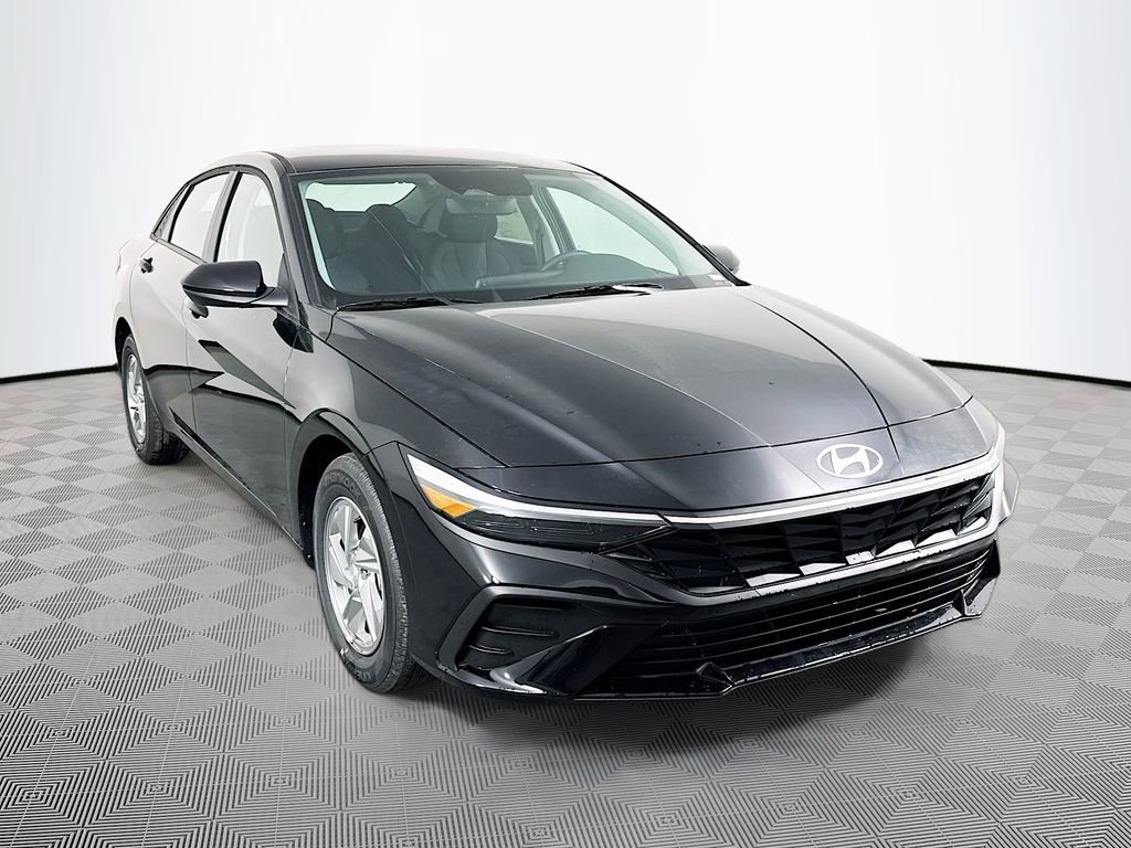 New 2026 Hyundai Elantra SE image 3