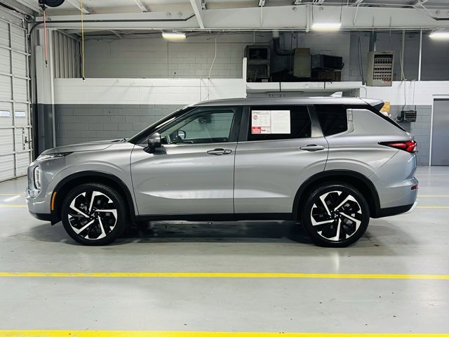 Used 2024 Mitsubishi Outlander SE image 15