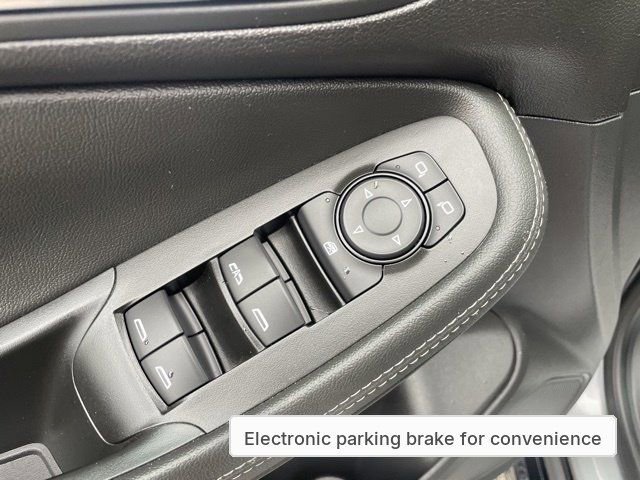 Used 2024 Buick Encore GX Sport Touring image 9