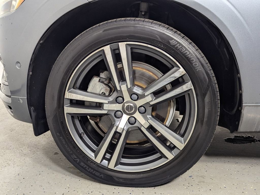 Used 2018 Volvo XC60 T6 Momentum w/ Convenience Package image 9