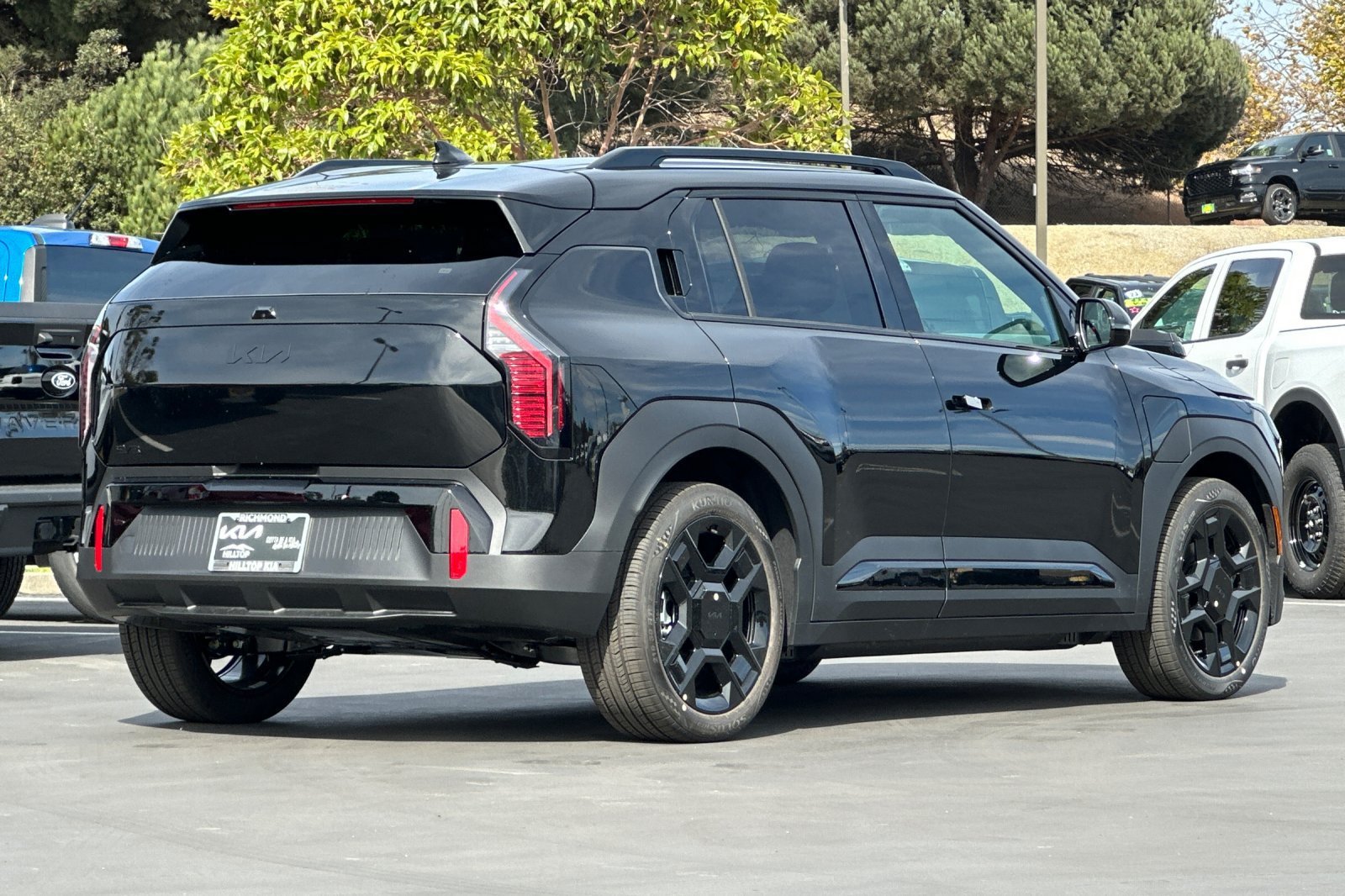 New 2027 Kia EV3 Wind FWD image 4