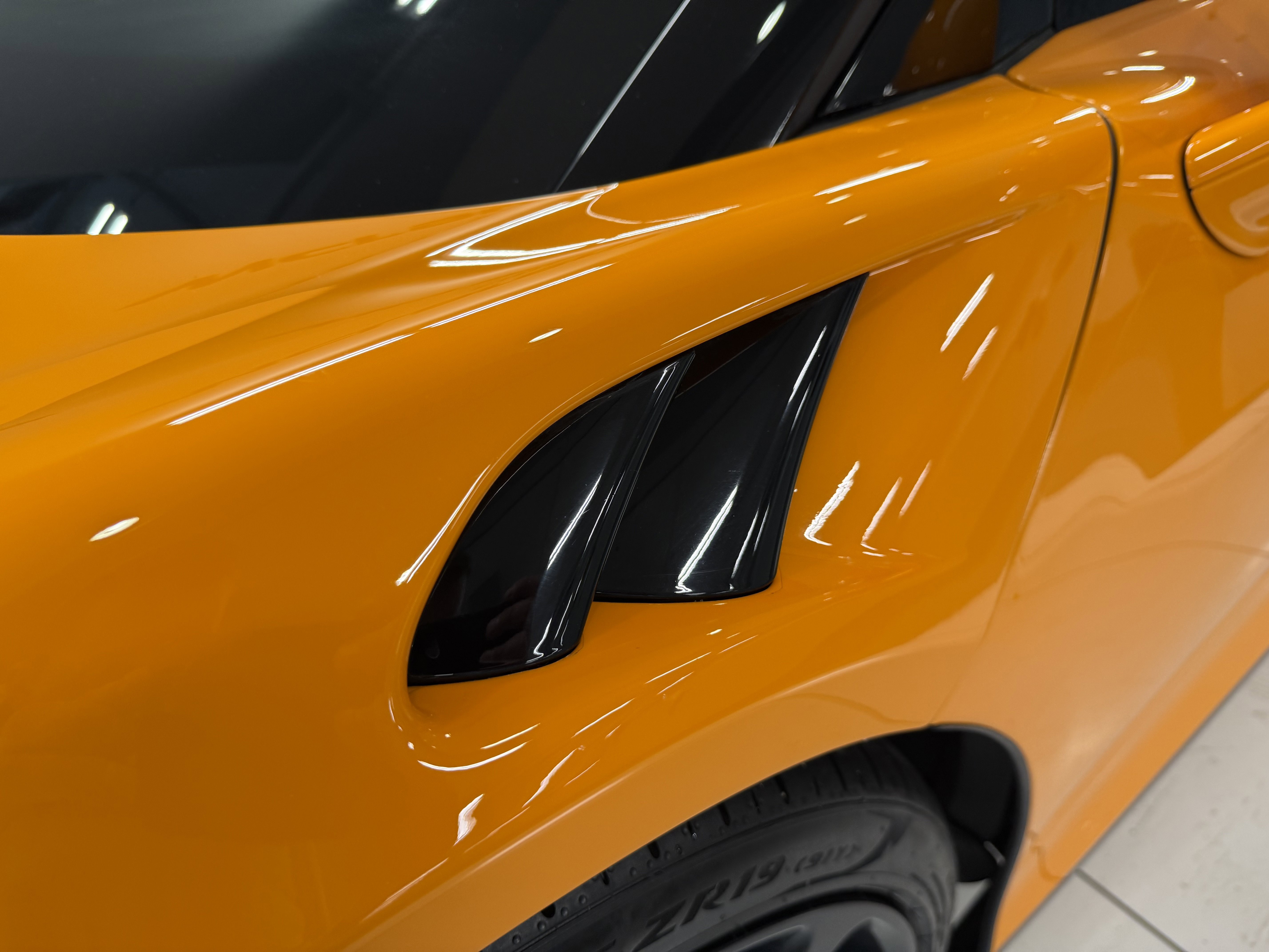 Used 2023 McLaren Artura image 21