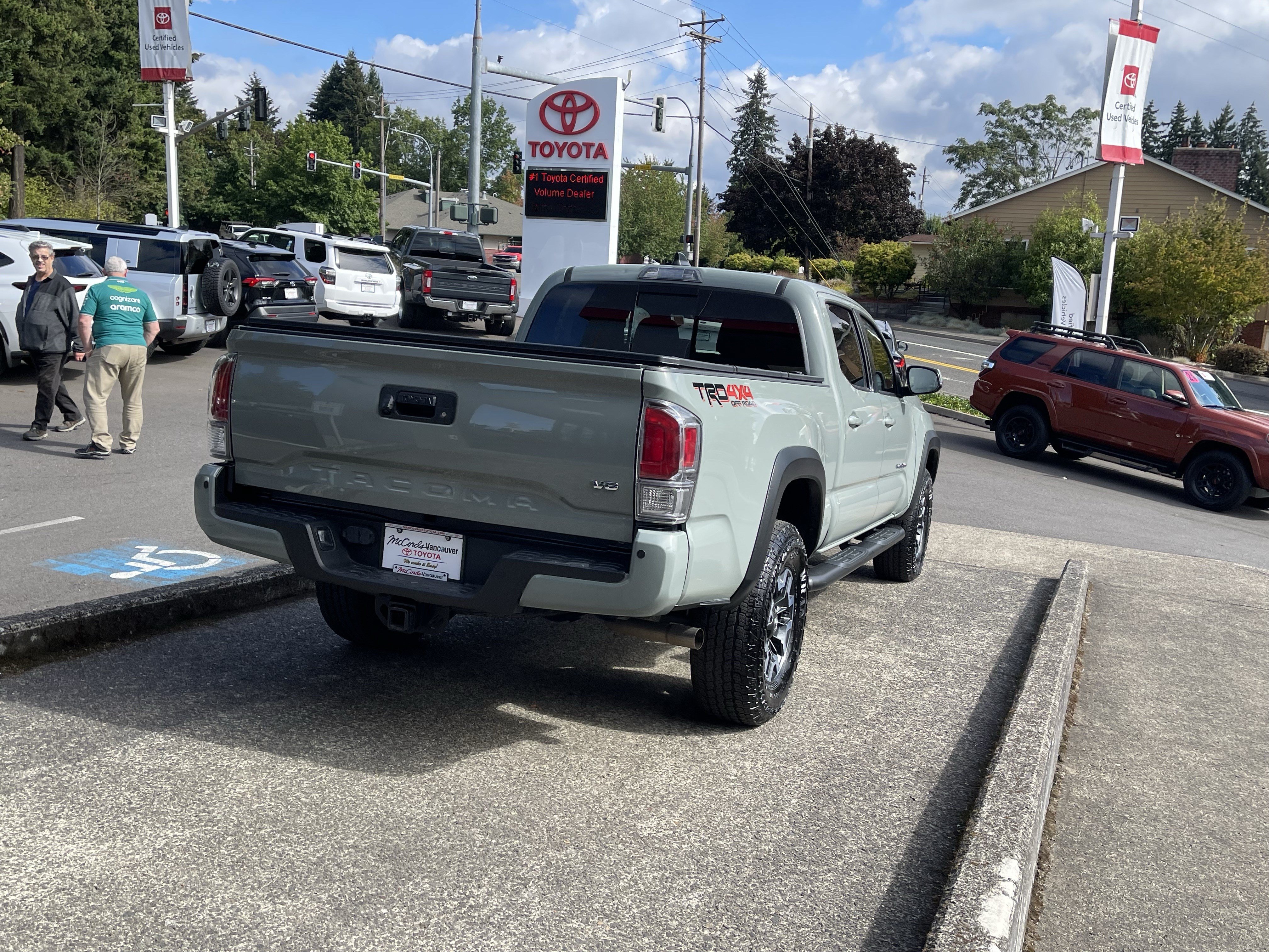 Certified 2022 Toyota Tacoma TRD Off-Road w/ TRD Premium Off Road Package AWD/4WD image 7