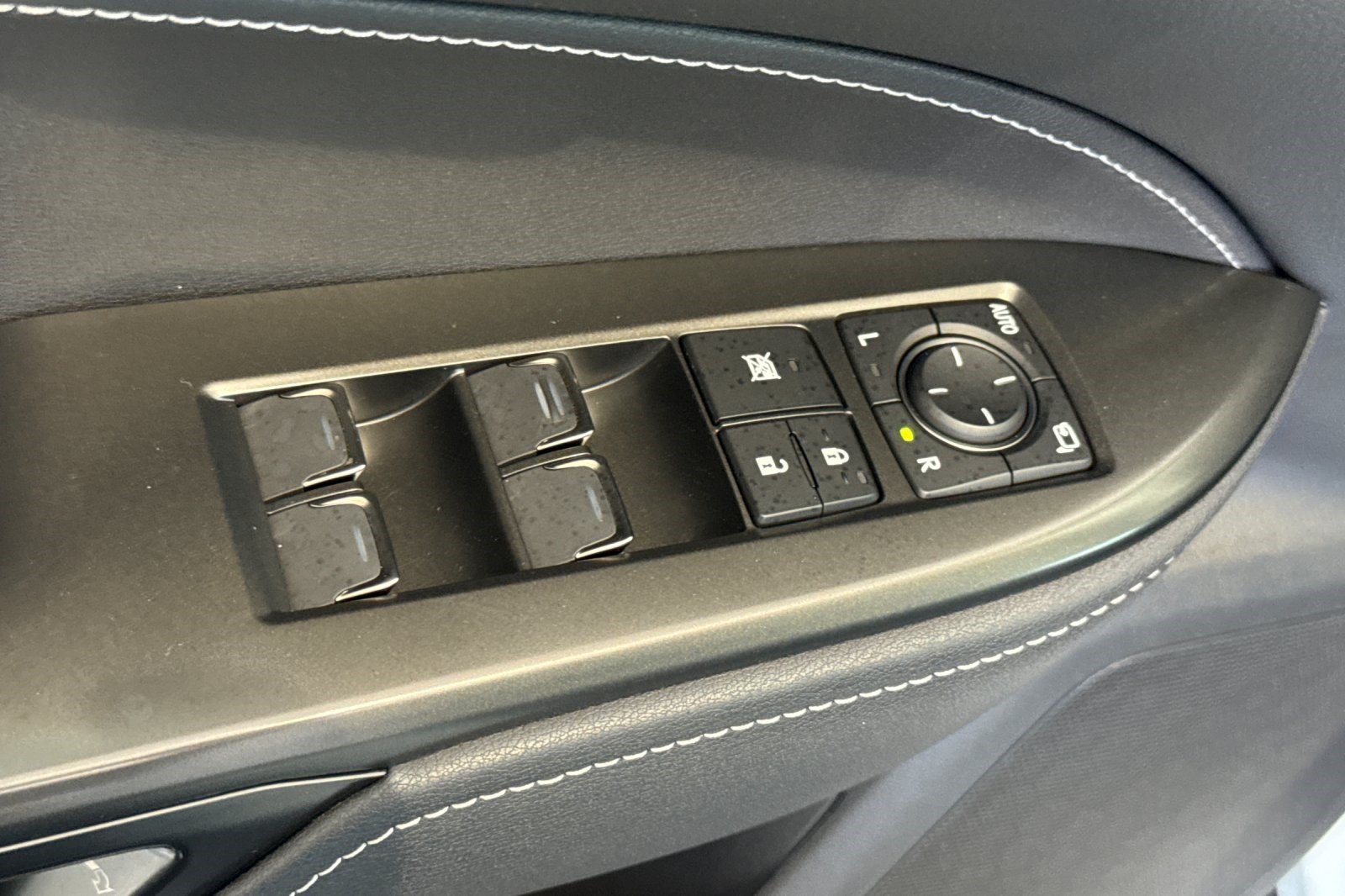 Used 2026 Lexus NX 350h AWD w/ Accessory Package (2T) image 13