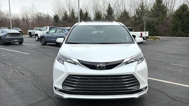 New 2026 Toyota Sienna Platinum image 6