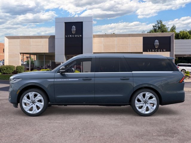 New 2025 Lincoln Navigator L Reserve AWD/4WD image 4