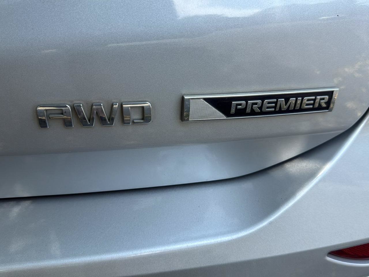 Used 2018 Chevrolet Equinox Premier AWD/4WD image 4
