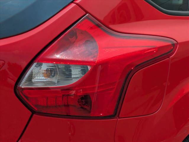 Used 2014 Ford Focus SE w/ SE Winter Package FWD image 10