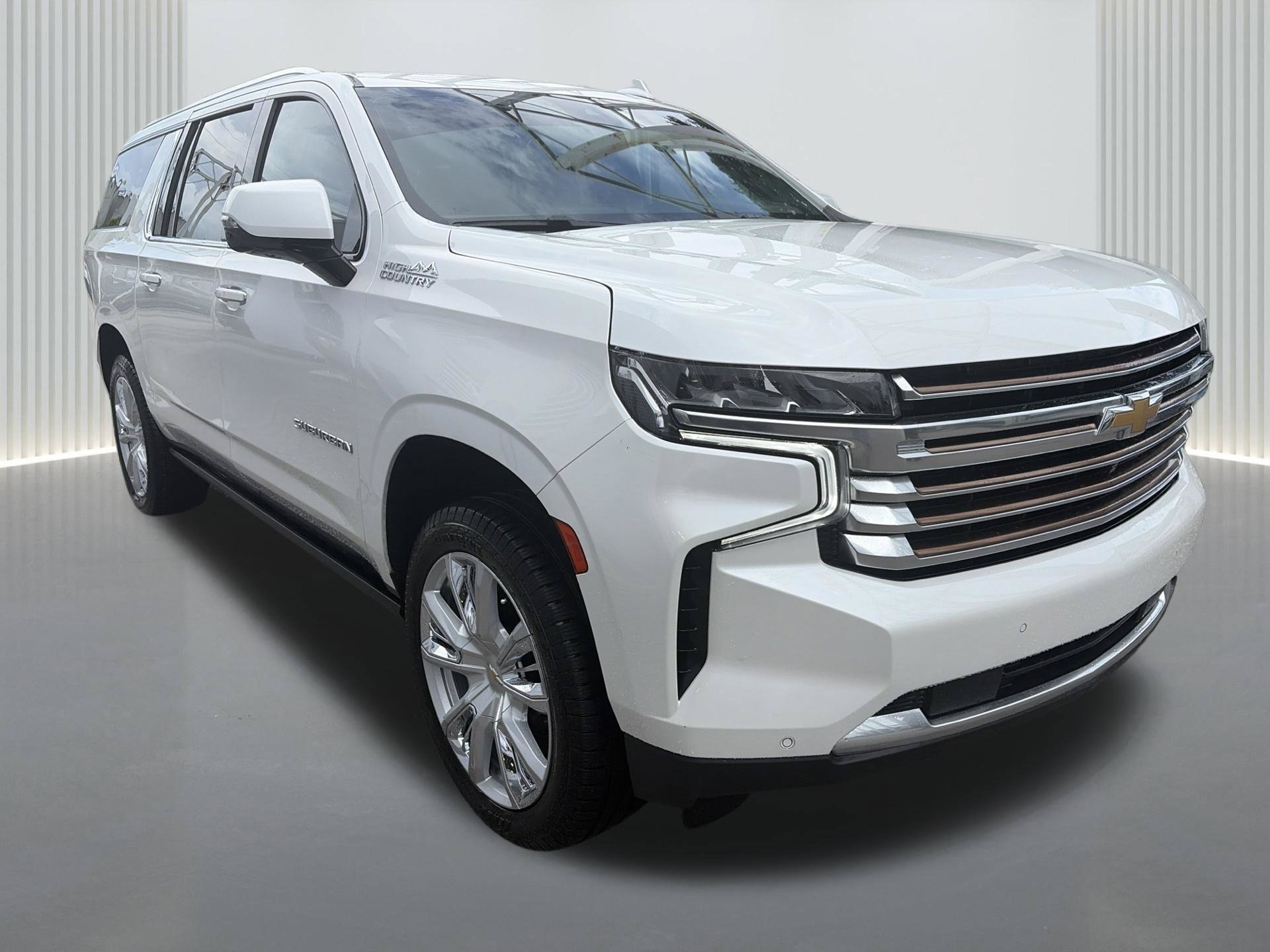 Used 2023 Chevrolet Suburban High Country RWD image 2