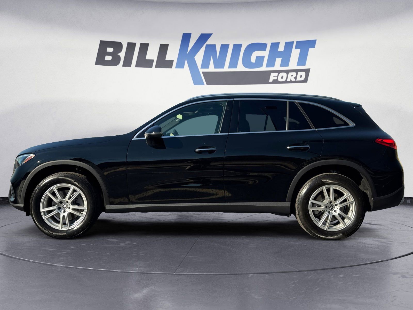 Used 2025 Mercedes-Benz GLC 300 4MATIC image 2
