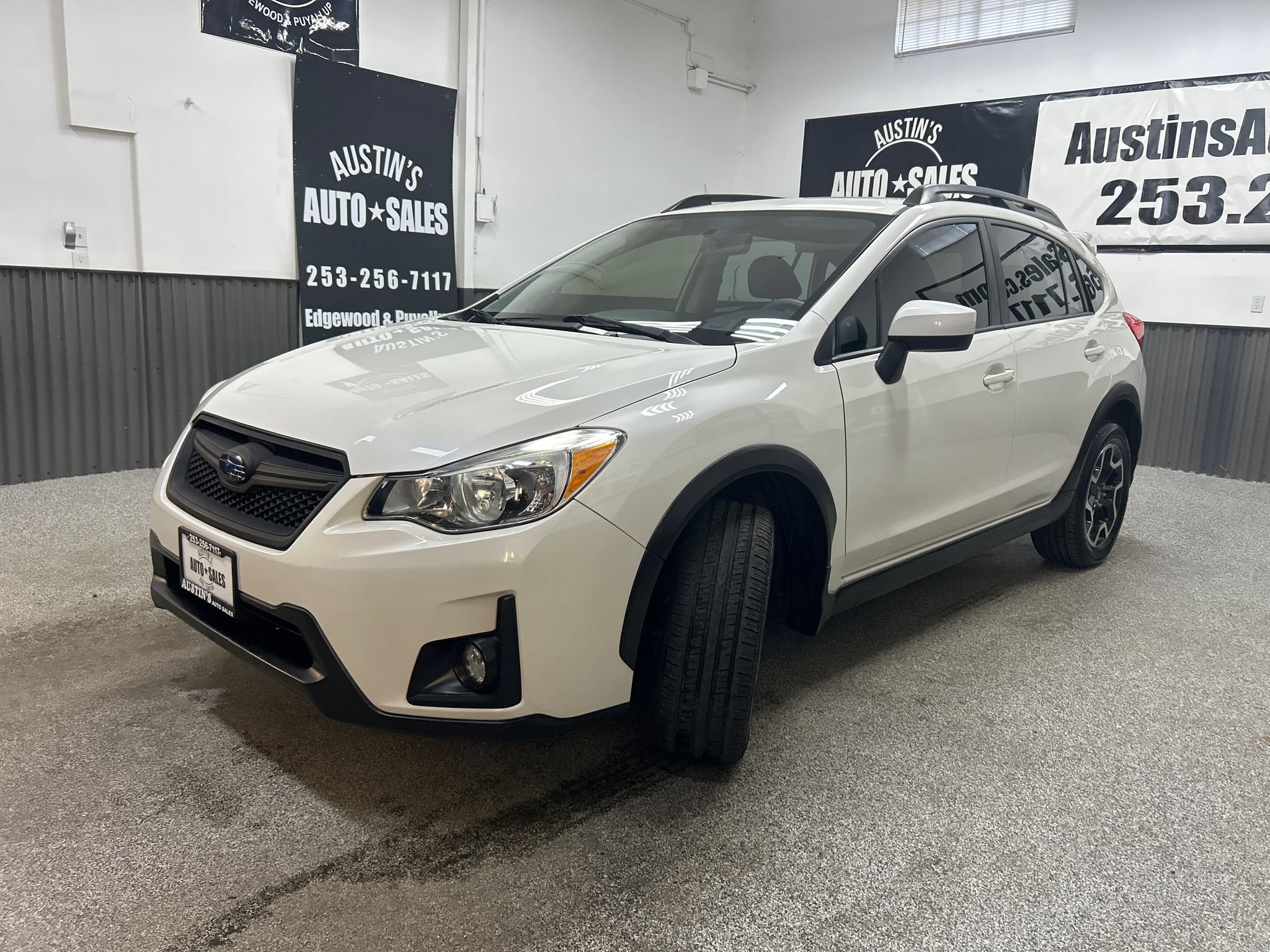 Used 2017 Subaru Crosstrek 2.0i Premium AWD/4WD image 3