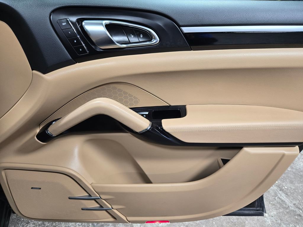 Used 2018 Porsche Cayenne image 52