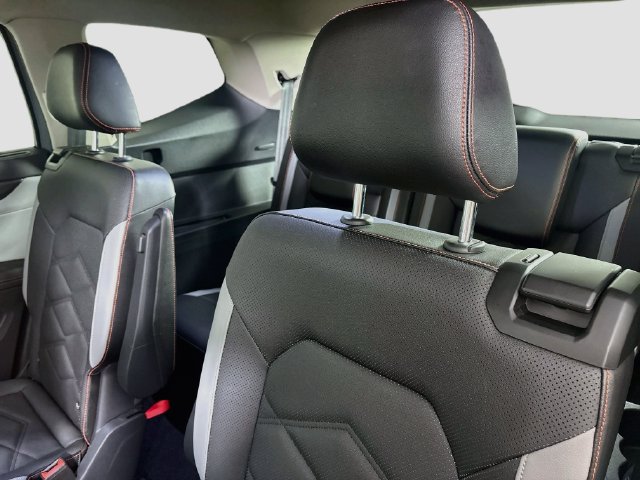 Certified 2024 Volkswagen Atlas Peak Edition SE AWD/4WD image 27