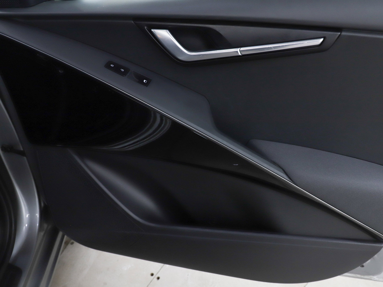 Used 2023 Kia Niro EX image 9