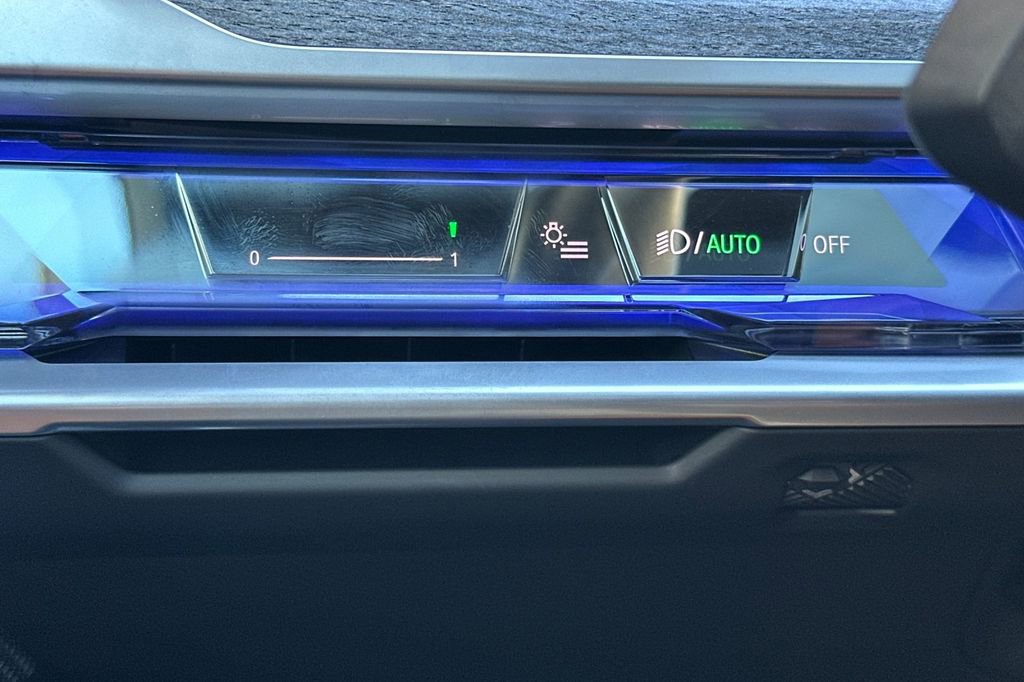 Used 2023 BMW 740i image 31