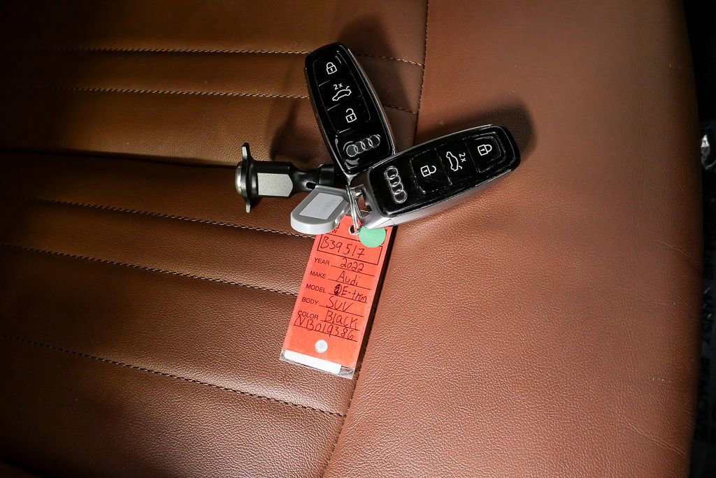 Certified 2022 Audi e-tron Premium image 25